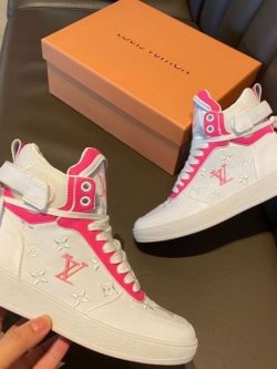 LOUIS VUITTON RIVOLI SNEAKER B